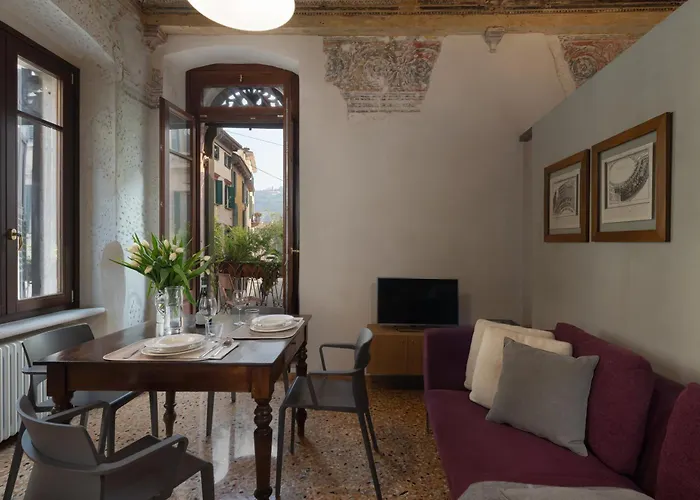 Residenza Roccamaggiore Apartment *