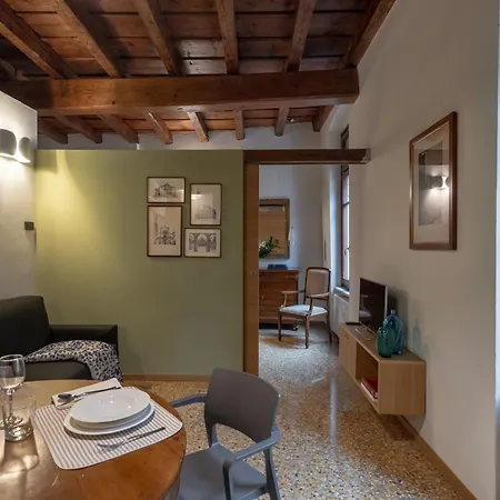Residenza Roccamaggiore アパート