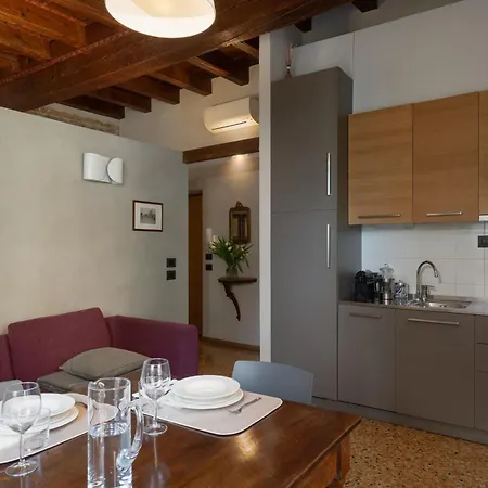 Residenza Roccamaggiore Апартаменты Верона